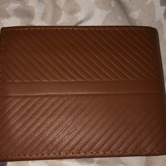Men’s genuine leather Tommy Hilfiger wallet. - Picture 4 of 5
